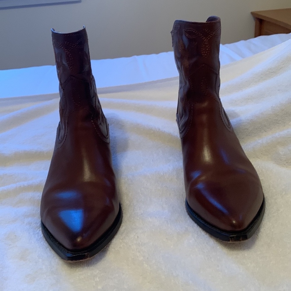 Frye Western booties in rich caramel leather. Pointed toe. Size 11 B.